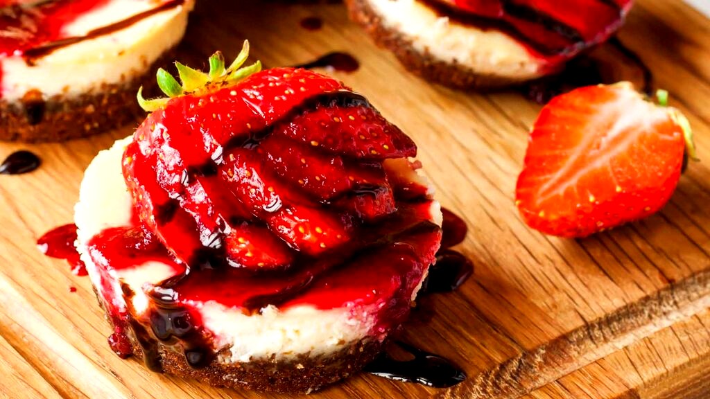 Image of Chocolate Covered Strawberry Cheesecake Cupcakes