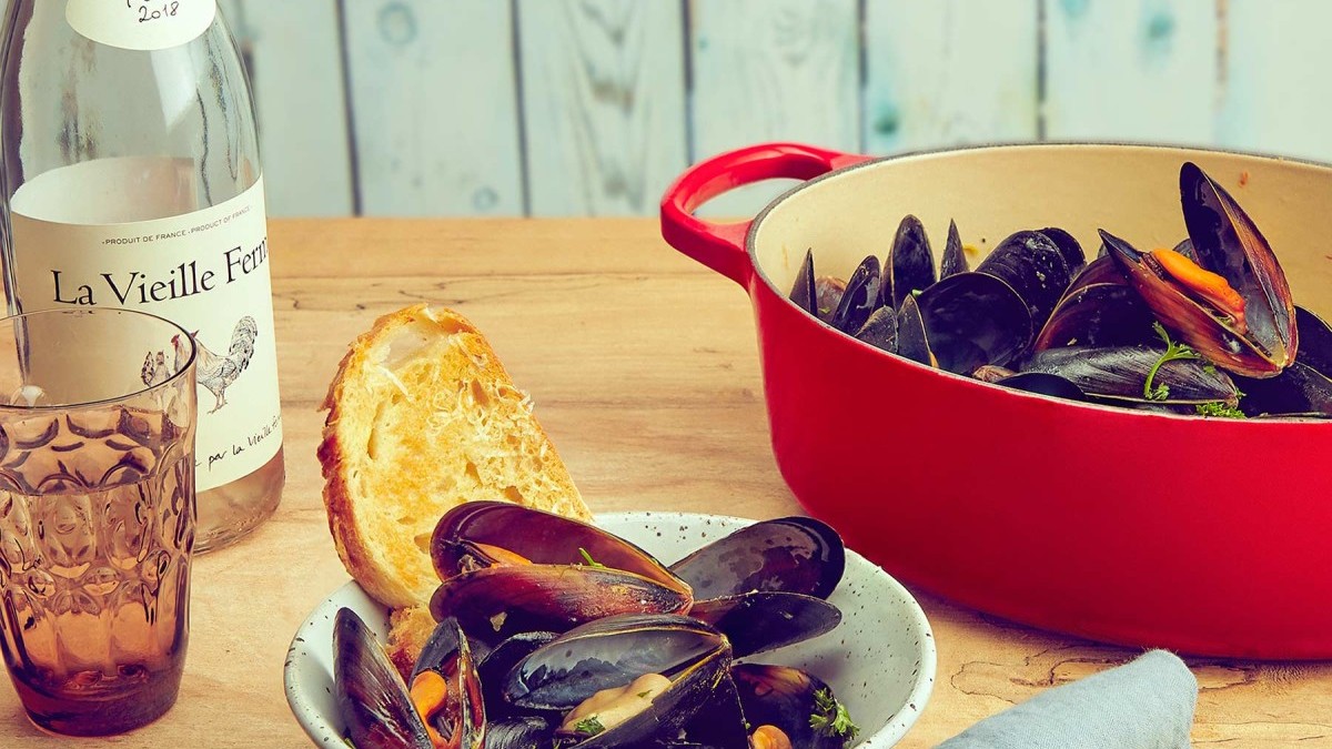 Image of Dutch Oven Moules Marinières with Parmesan Toasts