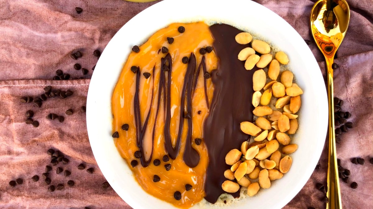 Image of SNICKERSSTYLE-KUCHENBOWL IM MAKECAKE-STYLE