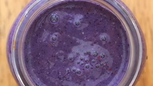 Image of Smoothie with Chia, Blueberry and Olive Oil