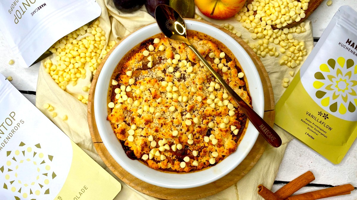 Image of HERBSTLICHE OBSTSTREUSEL-KUCHENBOWL