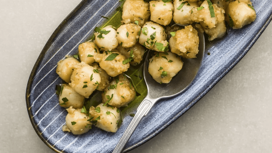 Image of Bay Scallops With Garlic