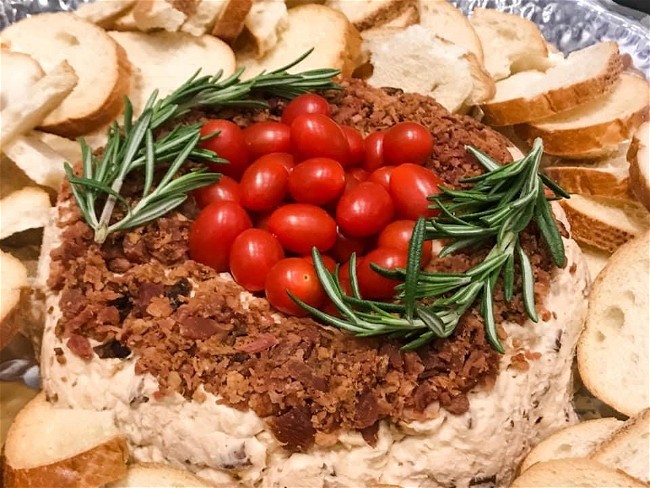 Image of Raspberry Chipotle Cheeseball Wreath