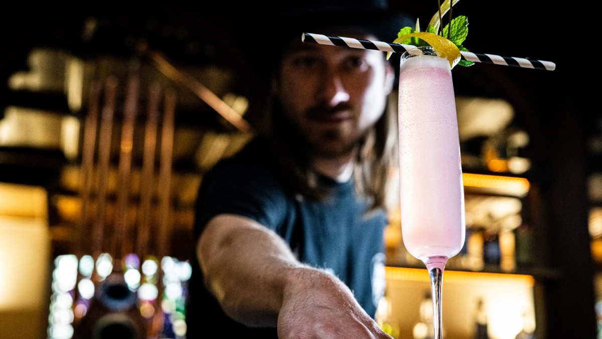 Image of The 'Pink Gin Fizz' (Gin and Prosecco Cocktail)
