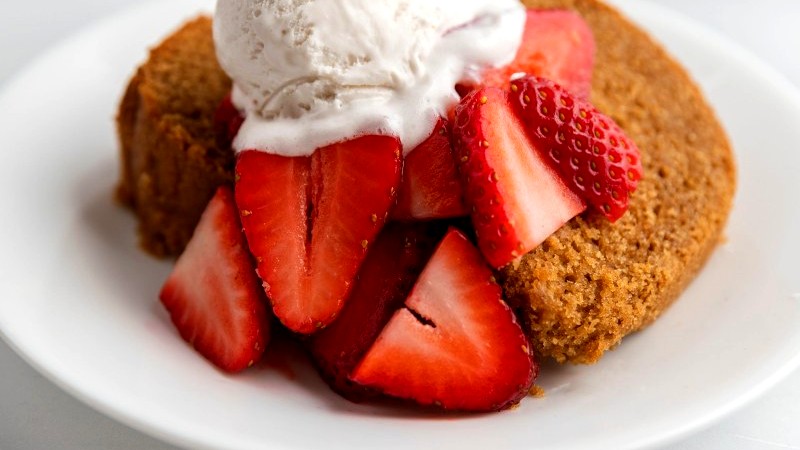Image of Pound Cake with Strawberries and Whip Cream (Coco Whip)