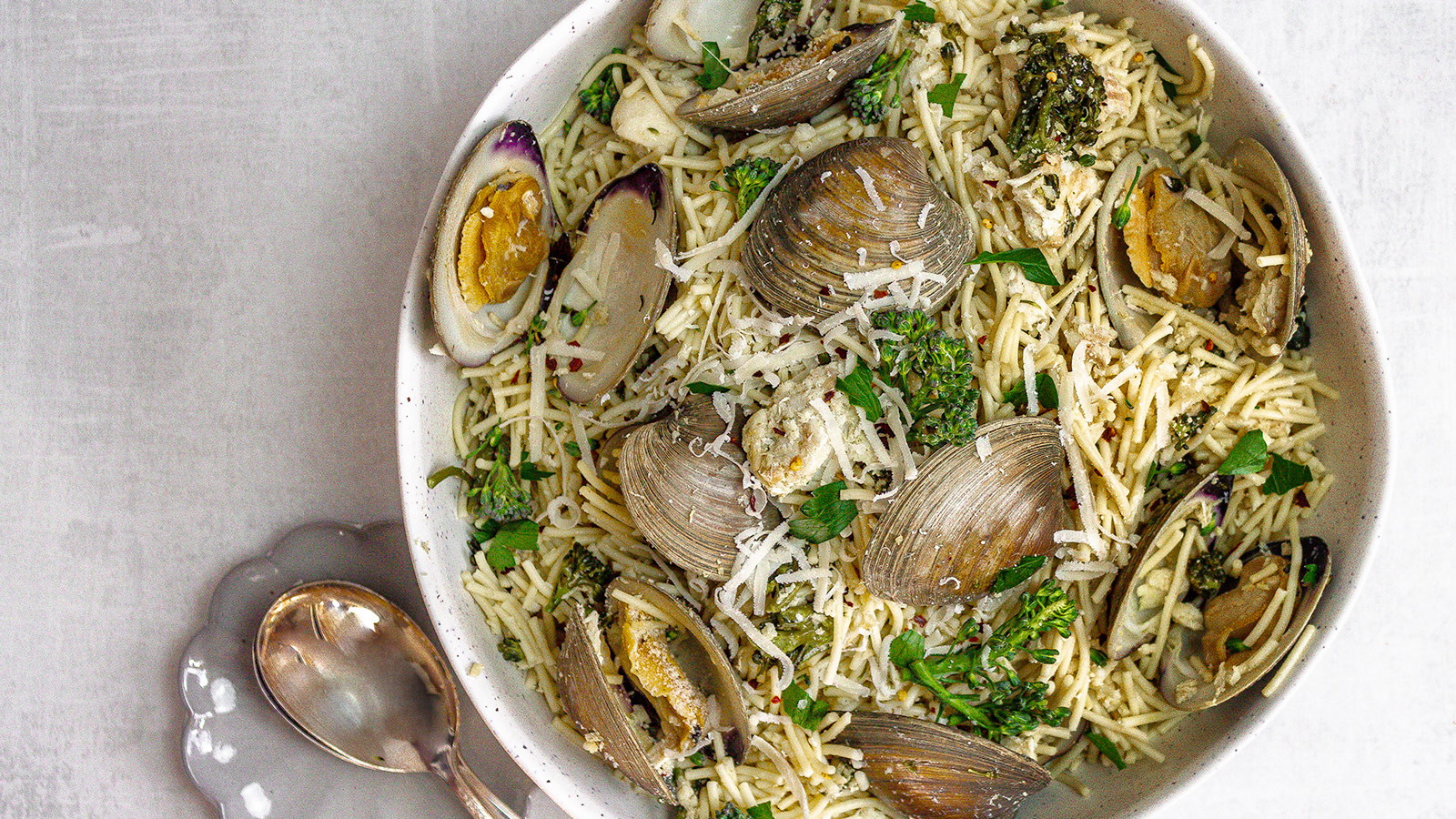 Image of Low FODMAP Spaghettini with Clams and White Fish