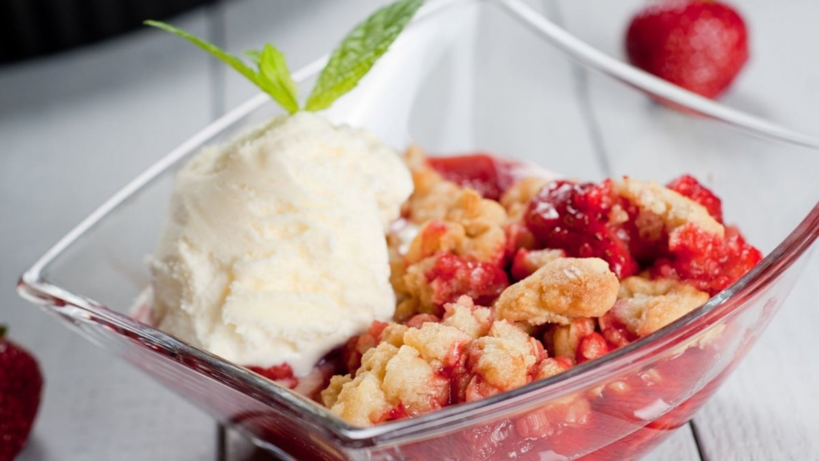 Image of Strawberry Apple Macaroon Crumble