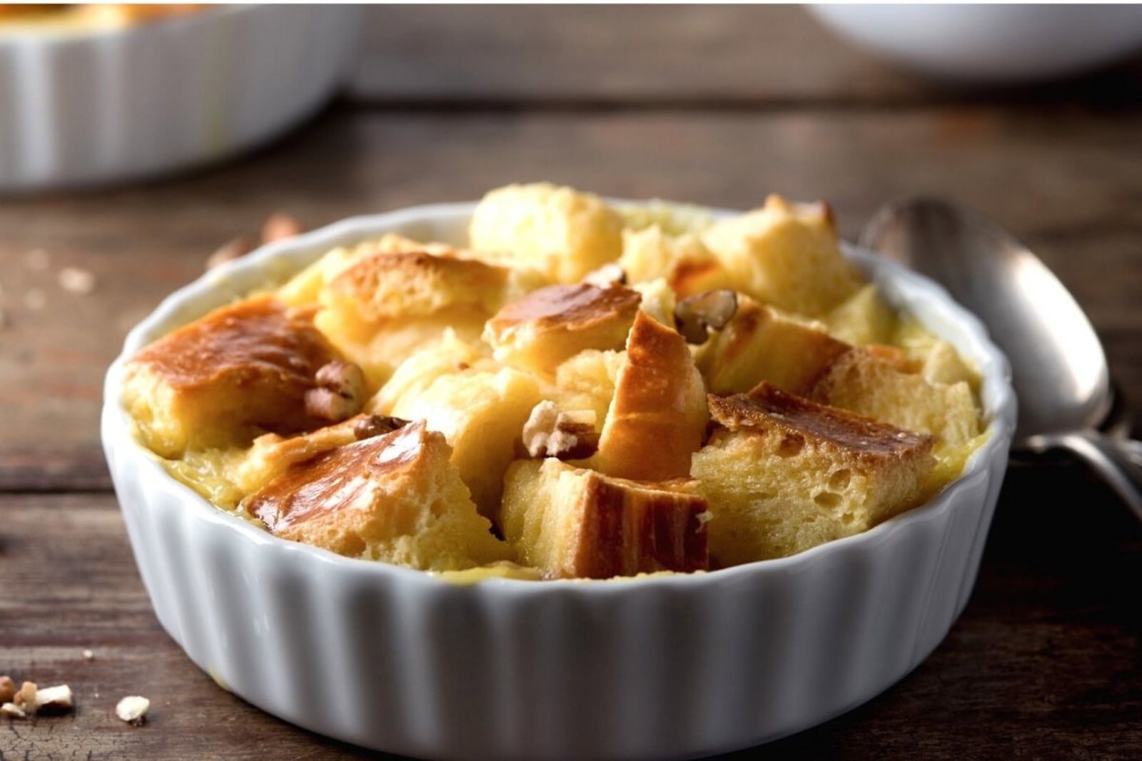 Sweet Date and Almond Bread Pudding with Amaretto Zabaglione - Mandelin