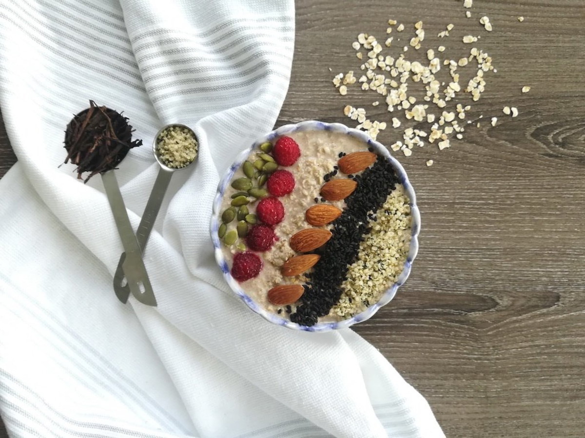 Creamy Hojicha Oatmeal Bowl