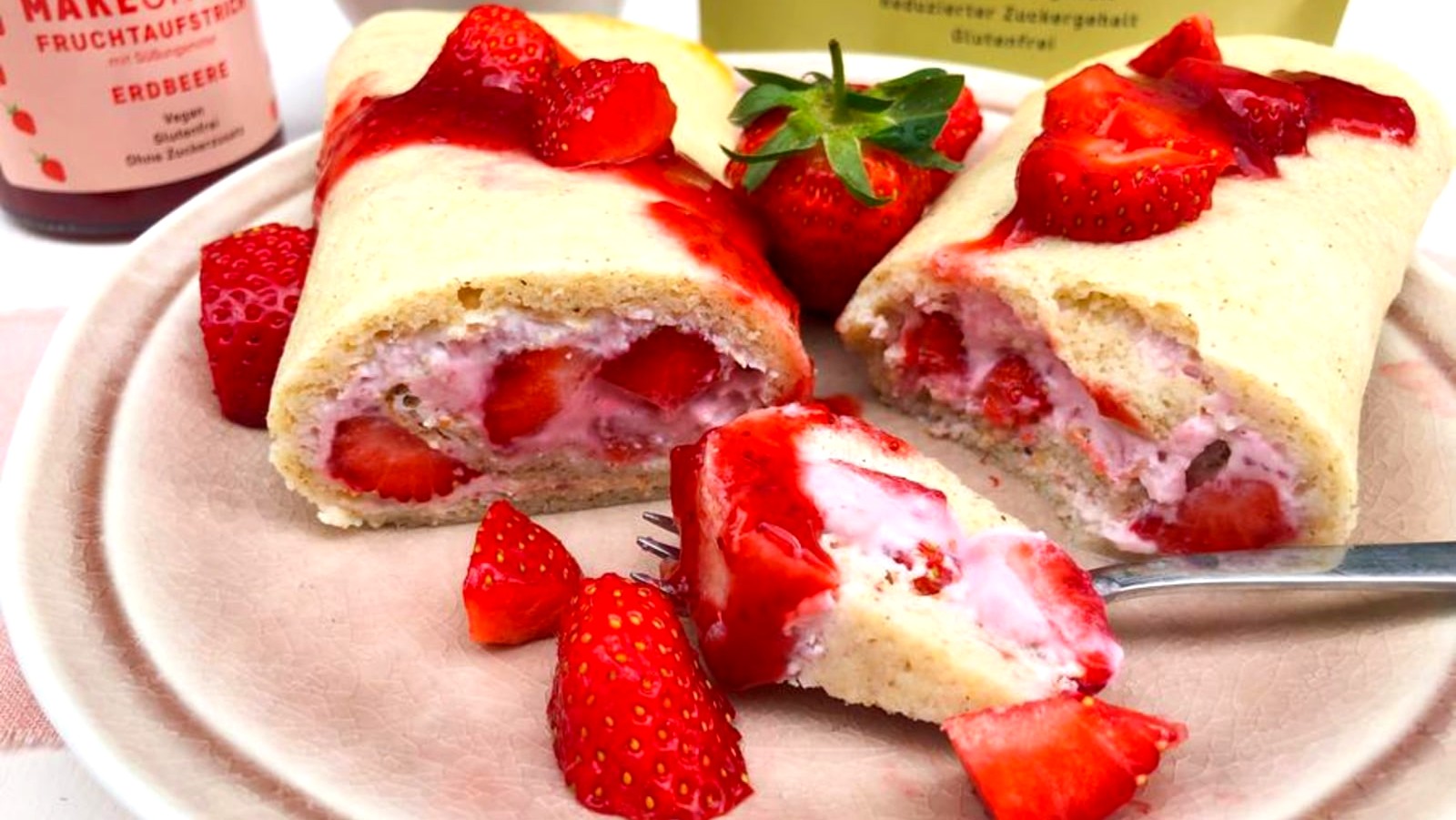 Image of ERDBEER-BISCUIT-ROLLE