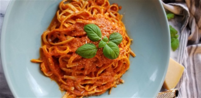 Image of Linguine with Fresh Tomato Sauce