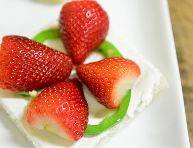 Image of Cheese & Strawberry Smorrebrod