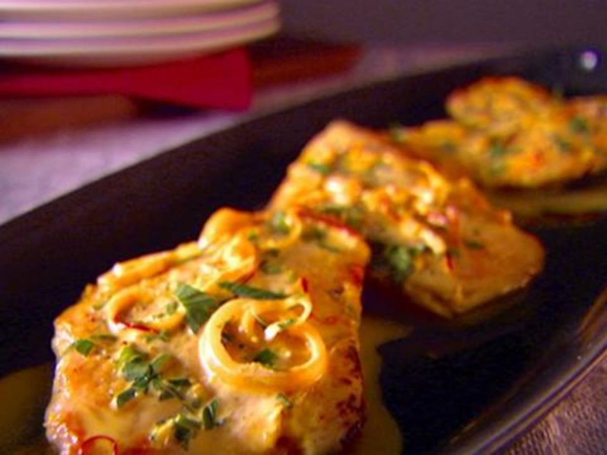 Chicken Scallopini with Saffron Cream Sauce