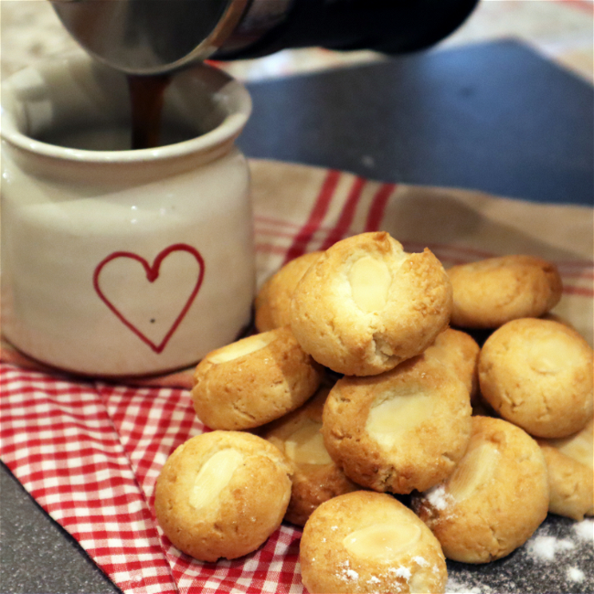 Image of Bethmannchen (Marzipan Bites)