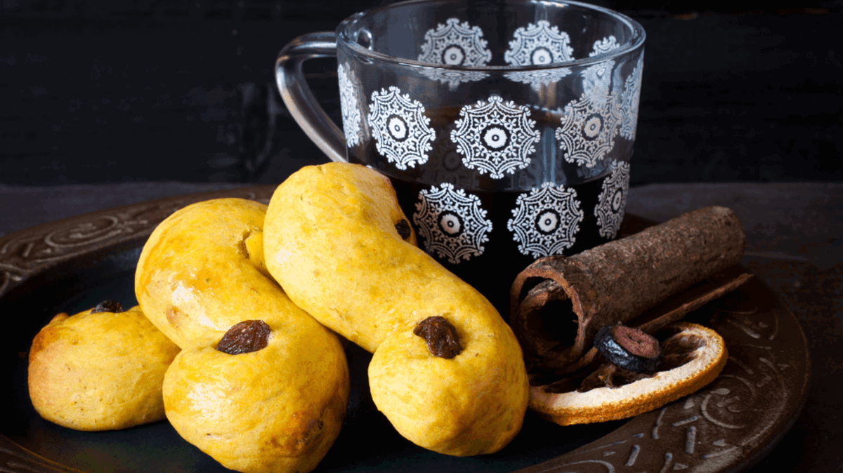 Lussekatter – St. Lucia Saffron Buns