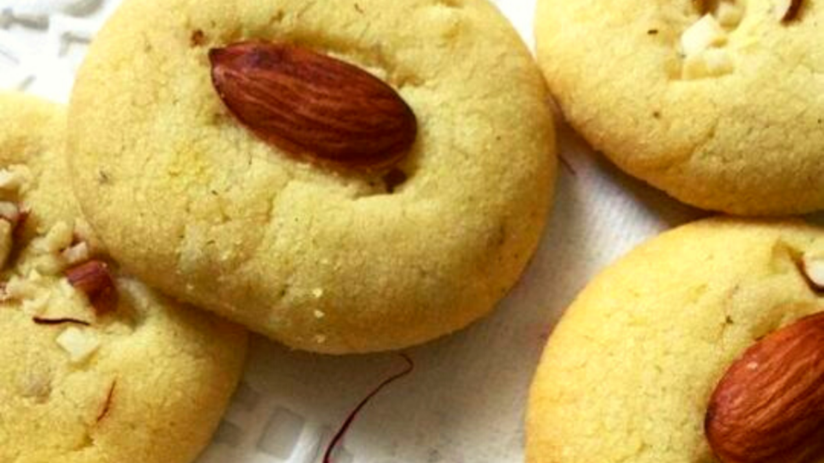 Eggless Almond Saffron Cookies