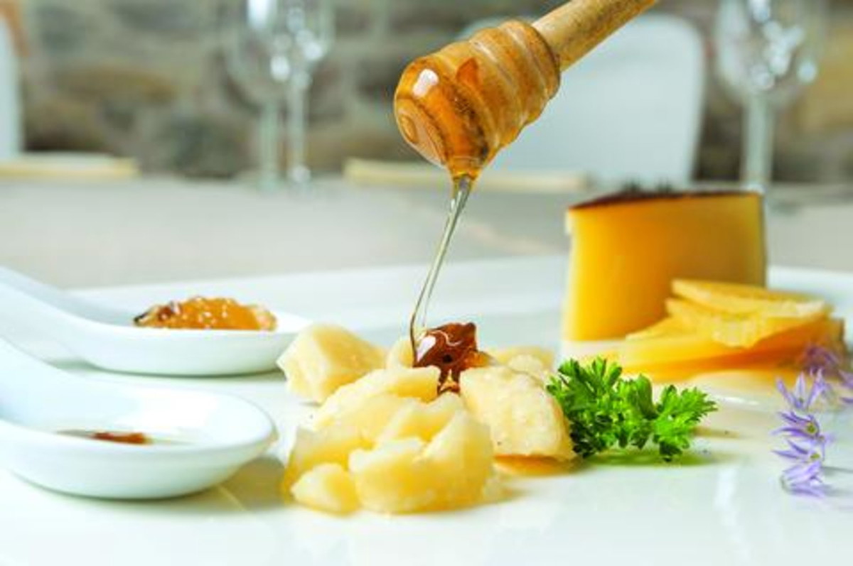 CHEESE PLATE WITH PEAR JAM & HONEY WITH TRUFFLES