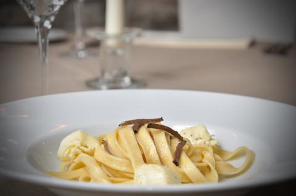 TAGLIATELLE WITH WHITE TRUFFLE BUTTER & BLACK TRUFFLE