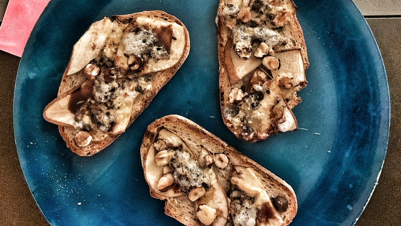 Image of Apple and Stilton toast with balsamic vinegar