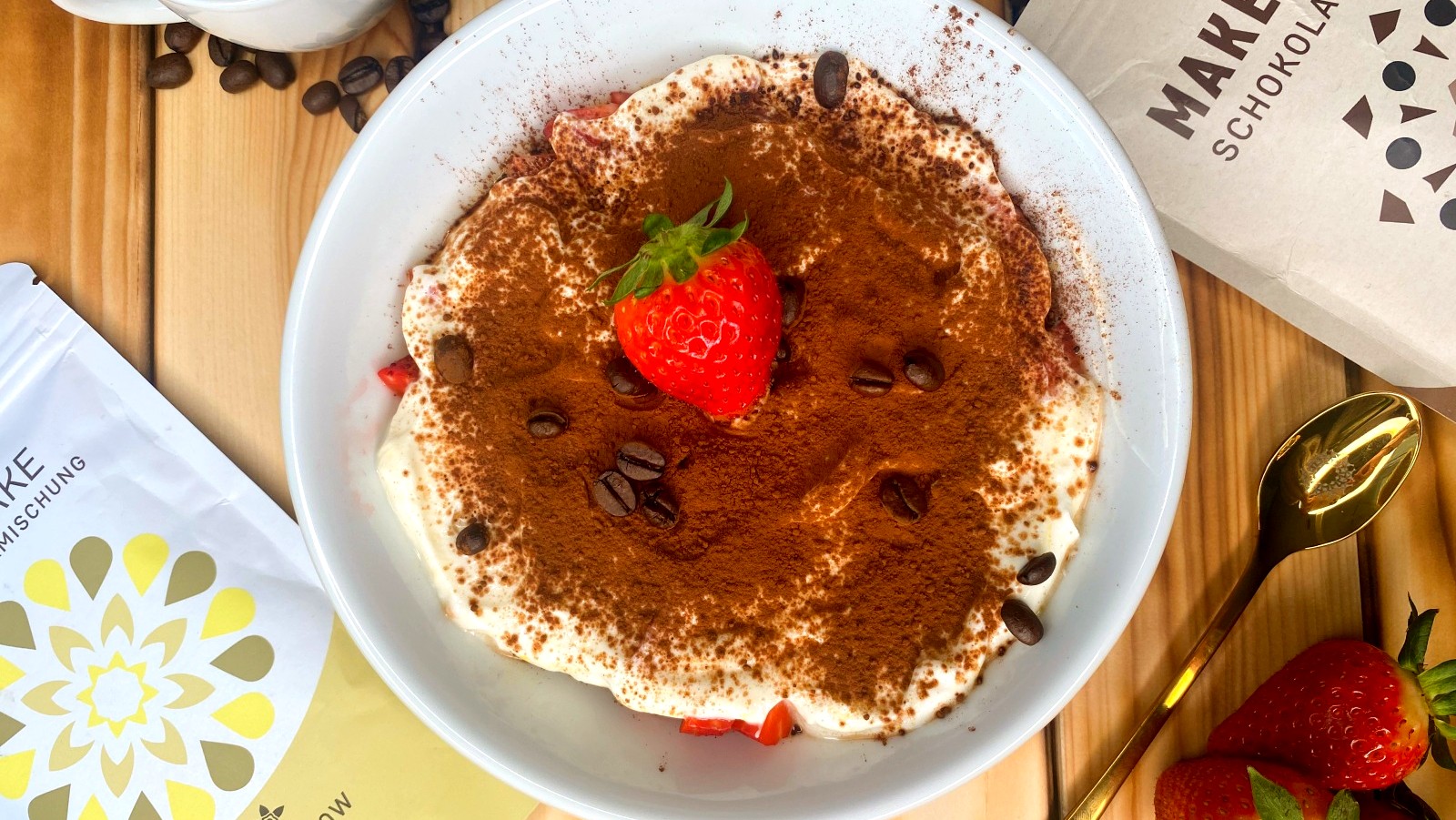 Image of ERDBEER-TIRAMISU-KUCHENBOWL