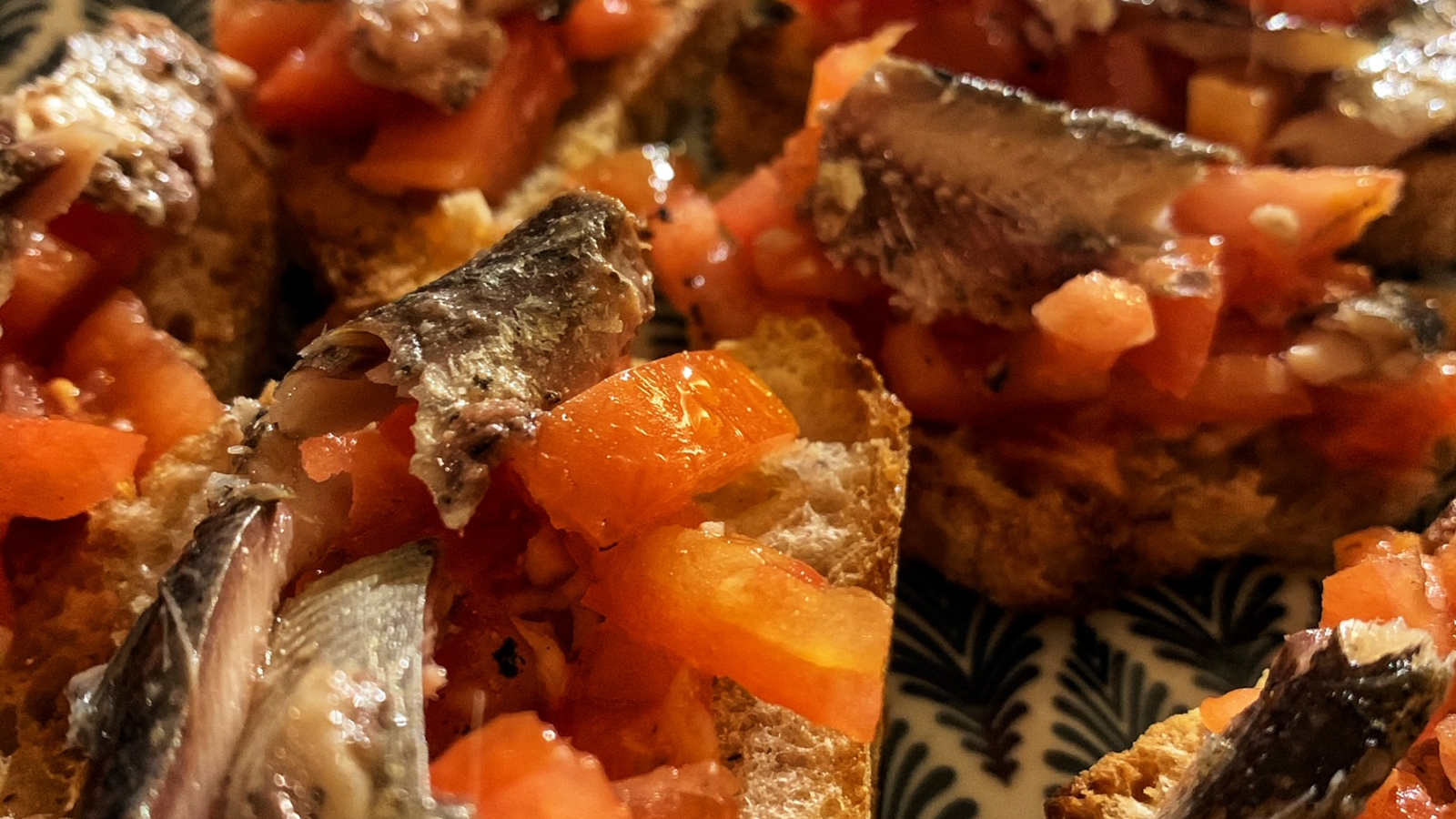 Image of Sardines and tomatoes crostini