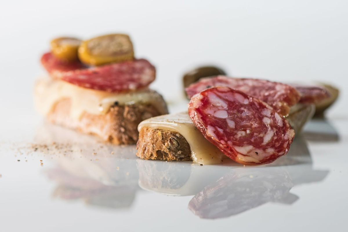 CHEESE AND TRUFFLE SAUSAGE BRUSCHETTI
