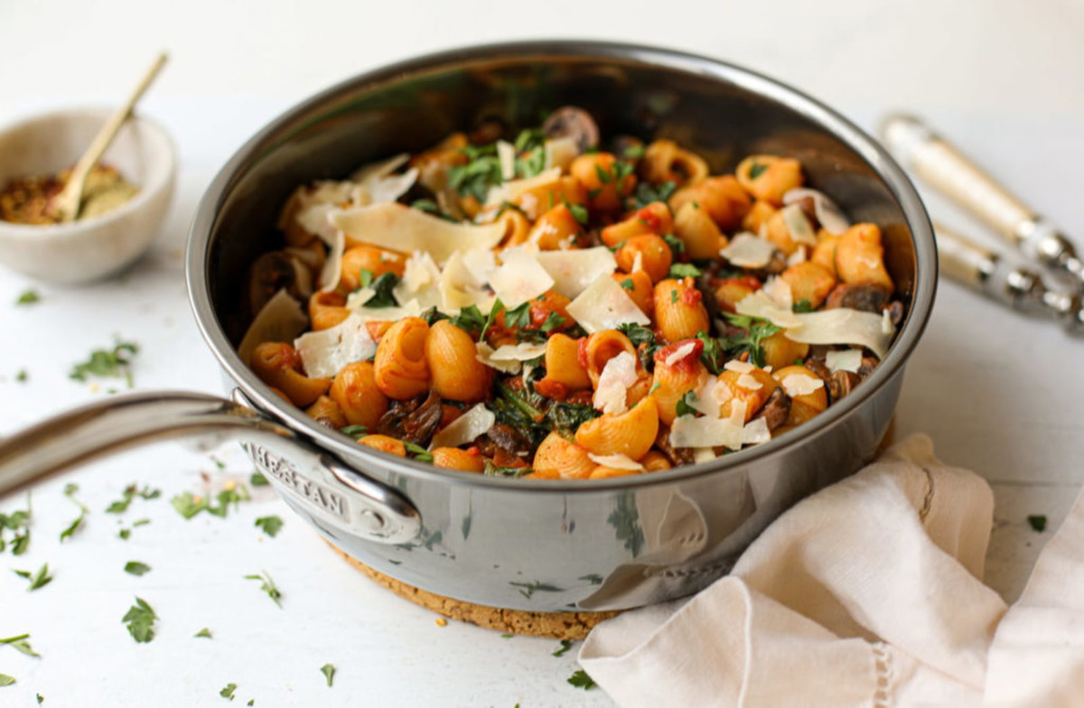 Shellbows with Red Sauce, Mushrooms and Spinach