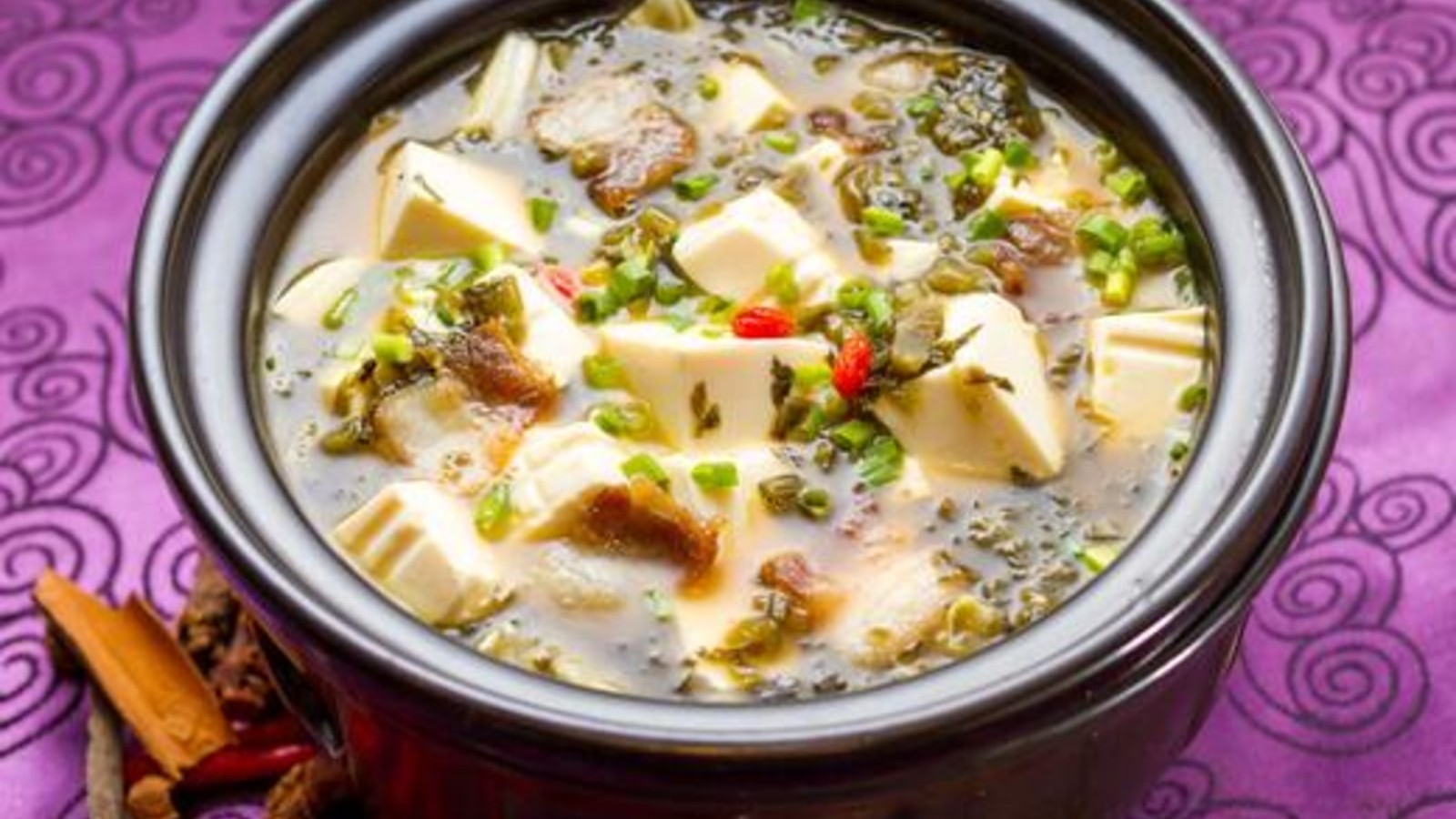 Image of Tofu Soup: A Hot, Spicy, and Sour Soup Recipe You Can Make At Home!