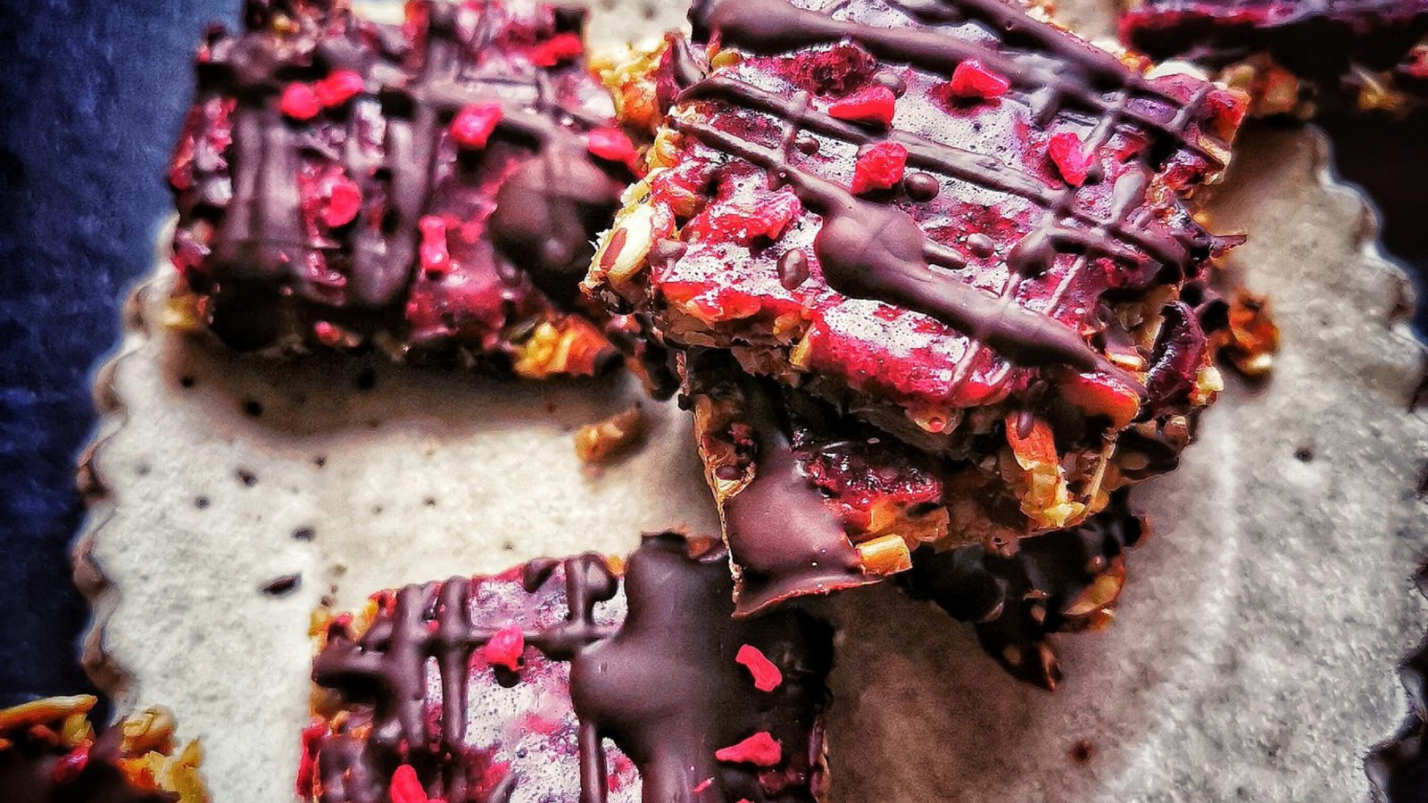 Image of CRUNCHY CHOCOLATE BERRY BITES