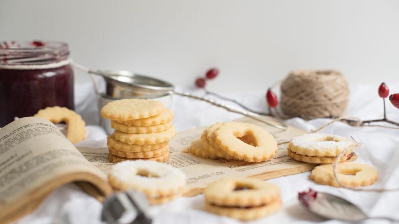 LINZER COOKIES WITH TRUFFLE JAM