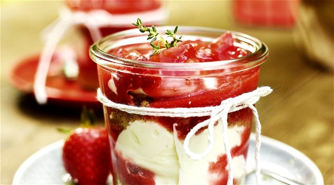 Image of Erdbeer-Cheesecake im Glas Rezept
