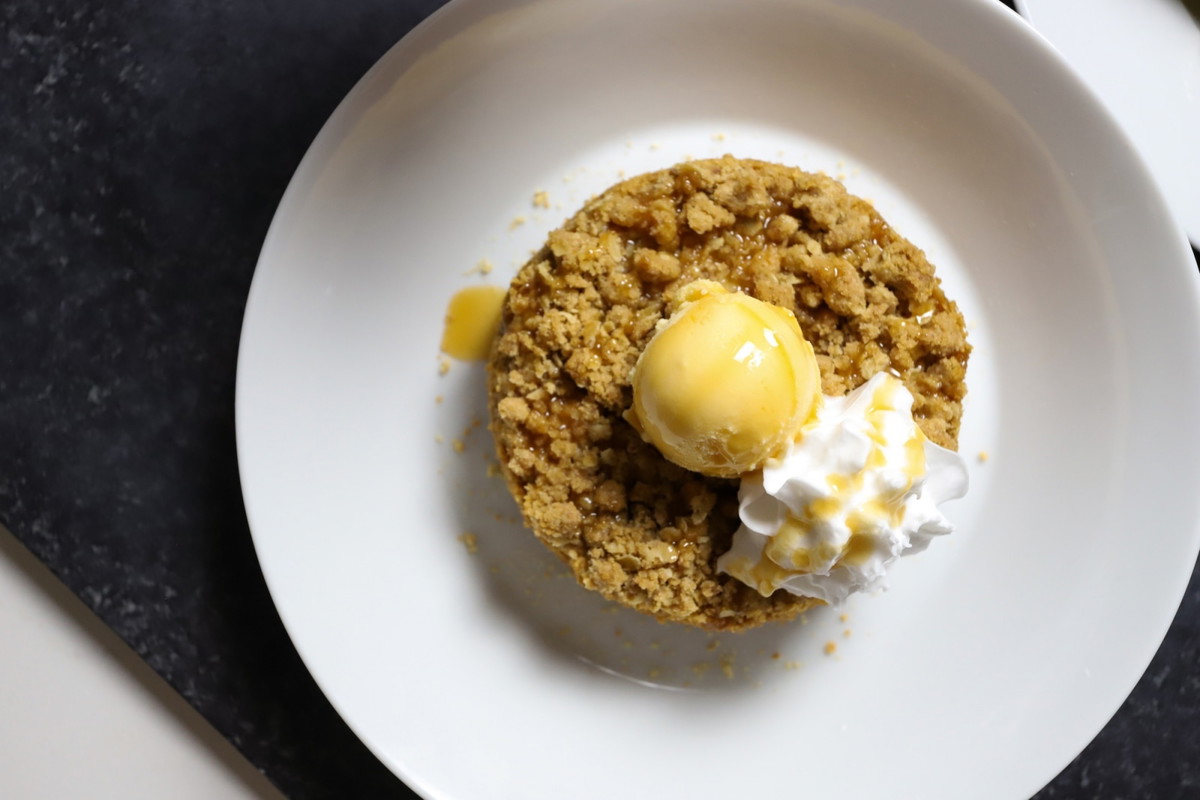 Apple Pie Crumble Cheesecake