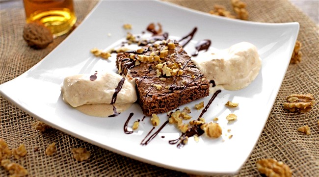 Image of Brownies mit Walnuss-Parfait Rezept