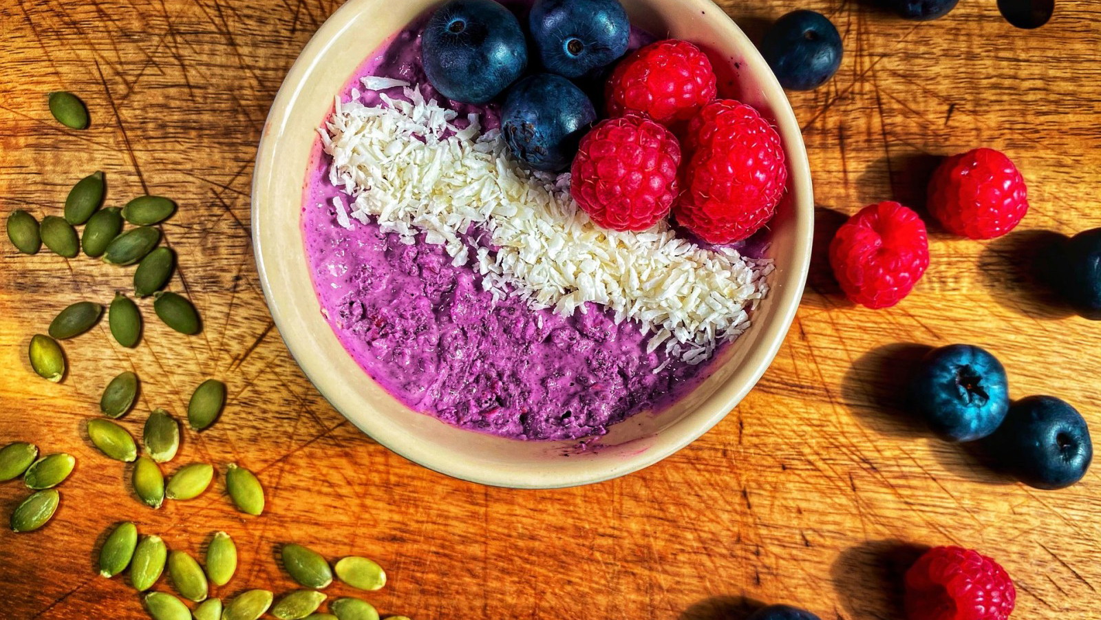 RAW OATS, CHIA SEED AND HASKAPA BREAKFAST BOWL