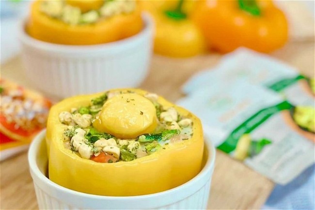 Image of Bell Peppers Stuffed with Ramen Noodles & Eggs