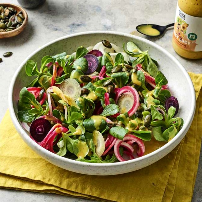 Image of Feldsalat mit bunte Beten, Rüben und Juicy Lucy Salatdressing