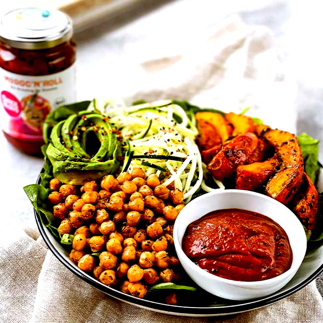 Image of Kürbis-Bowl mit Avocado, gebackenen Kichererbsen und Moroc'n'Roll