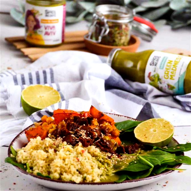Image of Ofengemüse mit Viva Aviv zu Couscous und einem einfachen Salat mit Green Madness Salatdressing