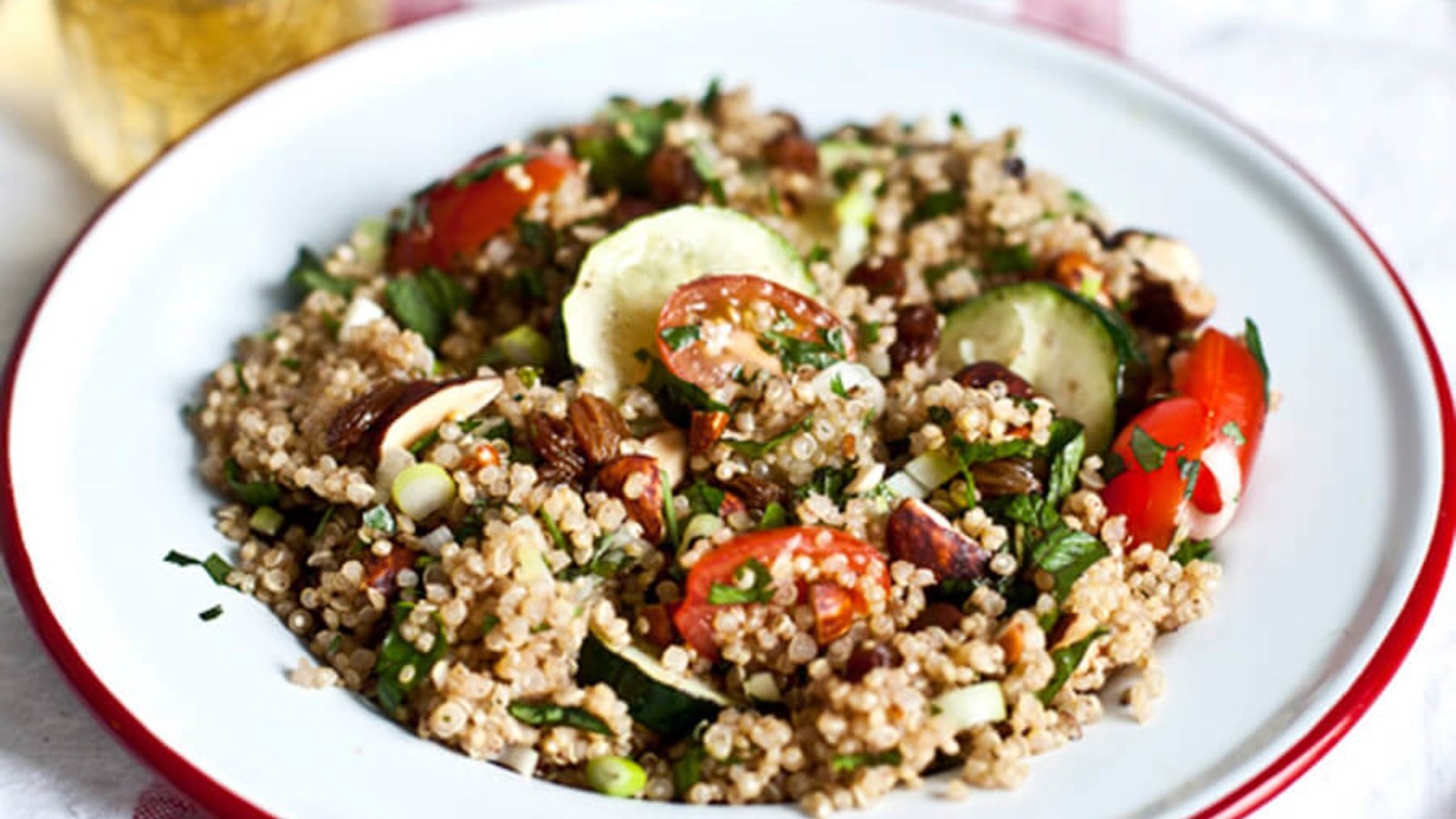 Kiyinish xonasida soriladi