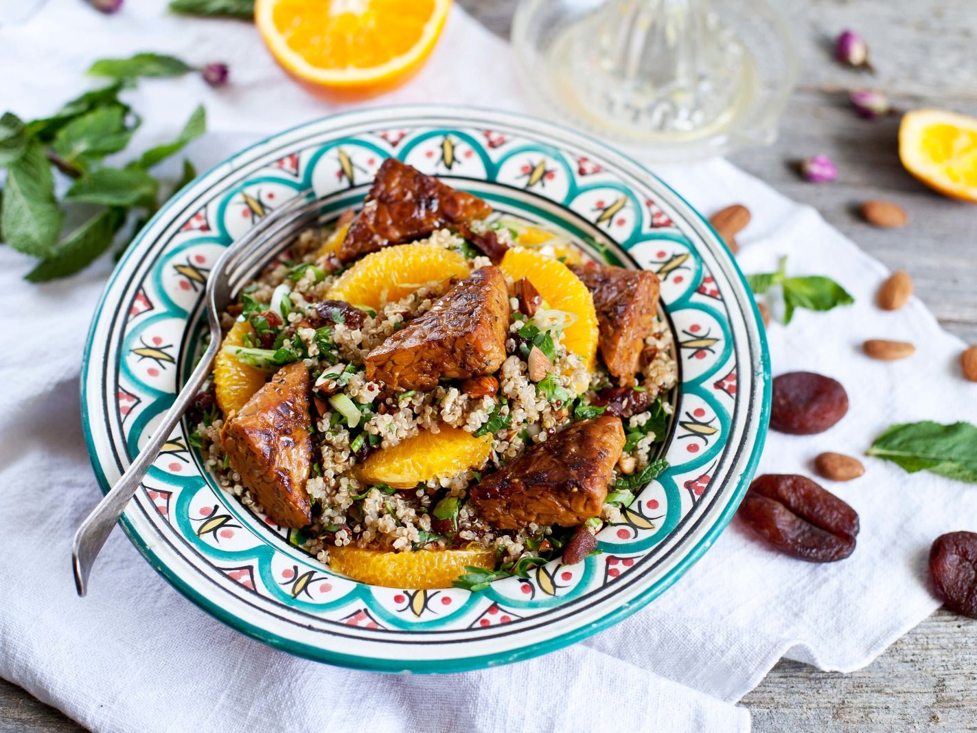 Recette Bento - Smoky Marinated Tempeh Quinoa Salad - Monbento