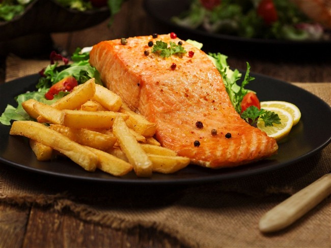 Image of Lachs mit Pommes Frites