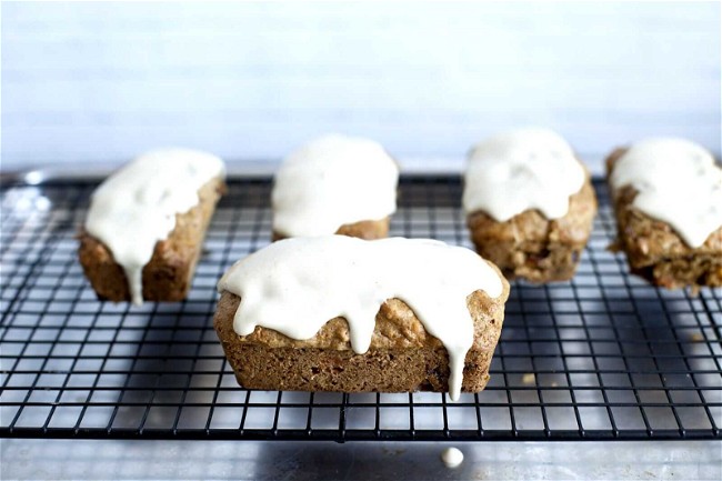 Image of Mini Raisin and Walnut-Studded Carrot Cakes with Lime-Cashew Icing