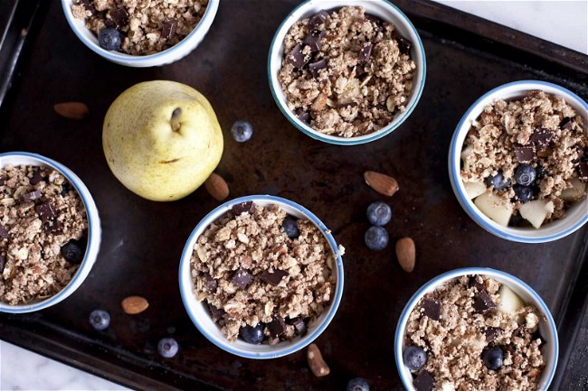Image of Blueberry and Pear Crumble with Chocolate and Almond Pulp