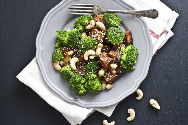 Image of Tempeh Sauté with Cashews and Broccoli