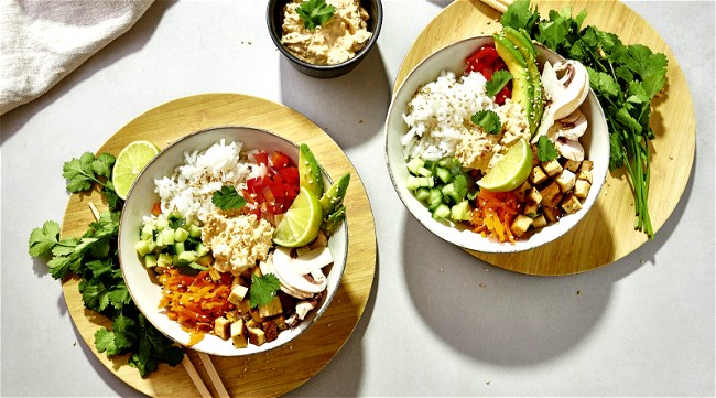 Image of Tofu-Asia-Bowl mit Mango-Chili Dip Rezept