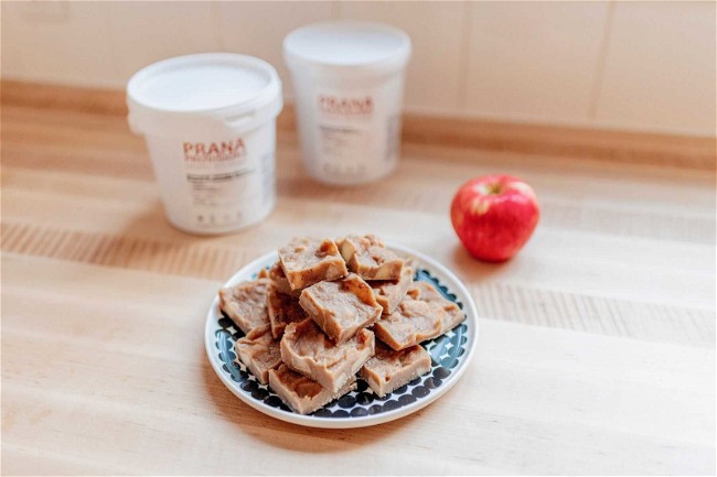 Image of No-Bake Apple Pie And Nut Butter Bars
