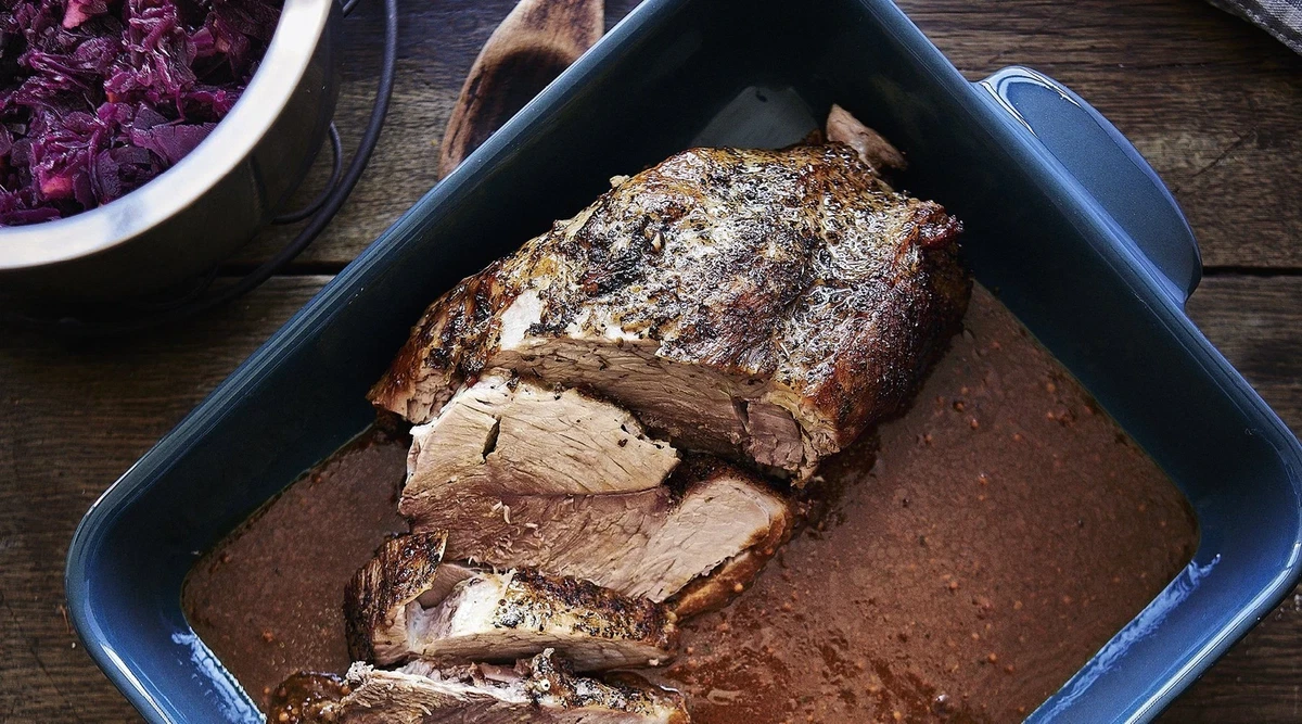Schweinebraten mit Rotweinsoße
