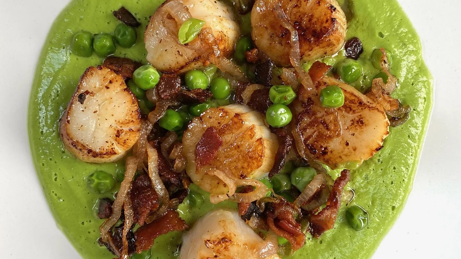 Image of Scallops with Bacon, Shallot & Pea Purée