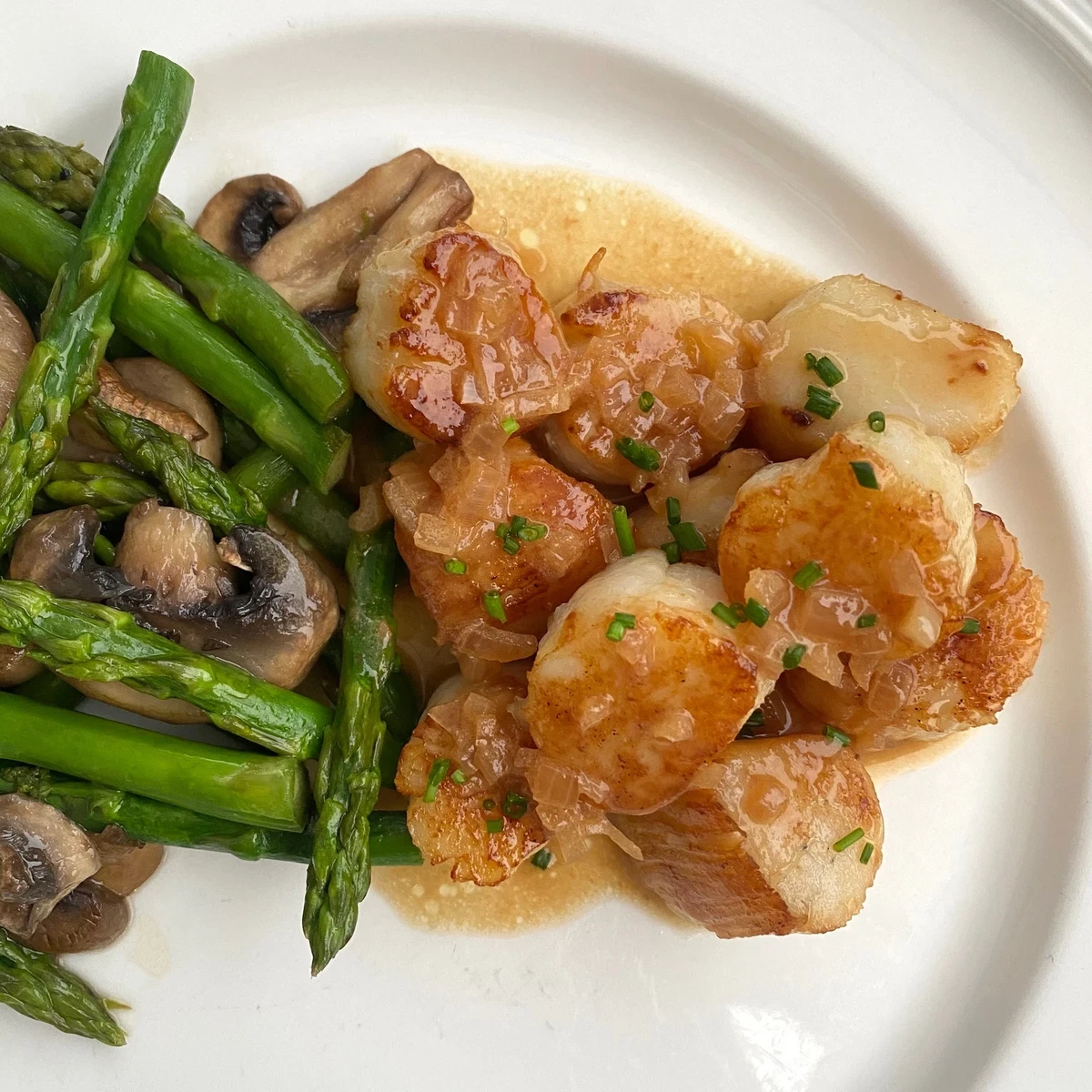 Pan-Seared Scallops Buerre Blanc