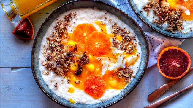 Image of Reisflocken Porridge mit Mango Ragout & Blutorange Rezept
